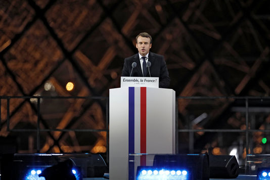 Lire la suite à propos de l’article Macron proclamé rassembleur d’une France ayant implosé