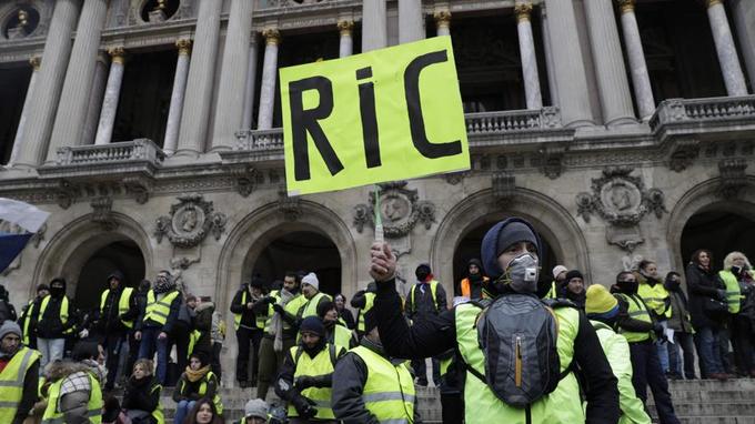 Lire la suite à propos de l’article Le « RIC » fait peur aux élites maîtrisant le jeu démocratique